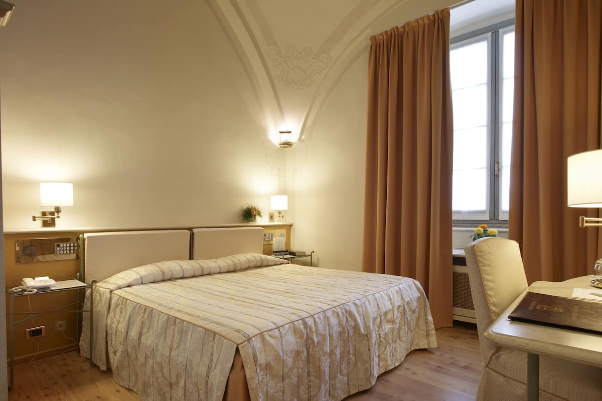 1 camera, copriletto in piuma, materassi Select Comfort, minibar