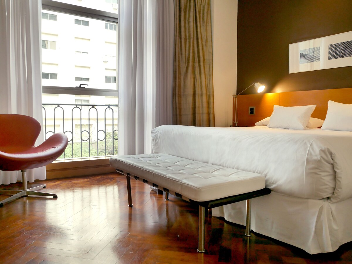 Ropa de cama de alta calidad, colchones con acolchado adicional, minibar