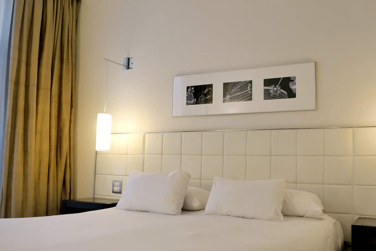 Premium bedding, pillow-top beds, minibar, in-room safe