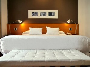 Premium bedding, pillowtop beds, minibar, in-room safe - 725 Continental (Buenos Aires)
