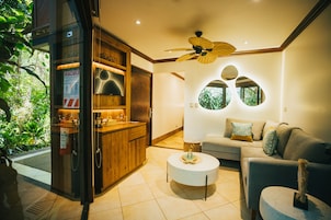 Tropical Suite | In-room safe, desk, blackout drapes, free WiFi