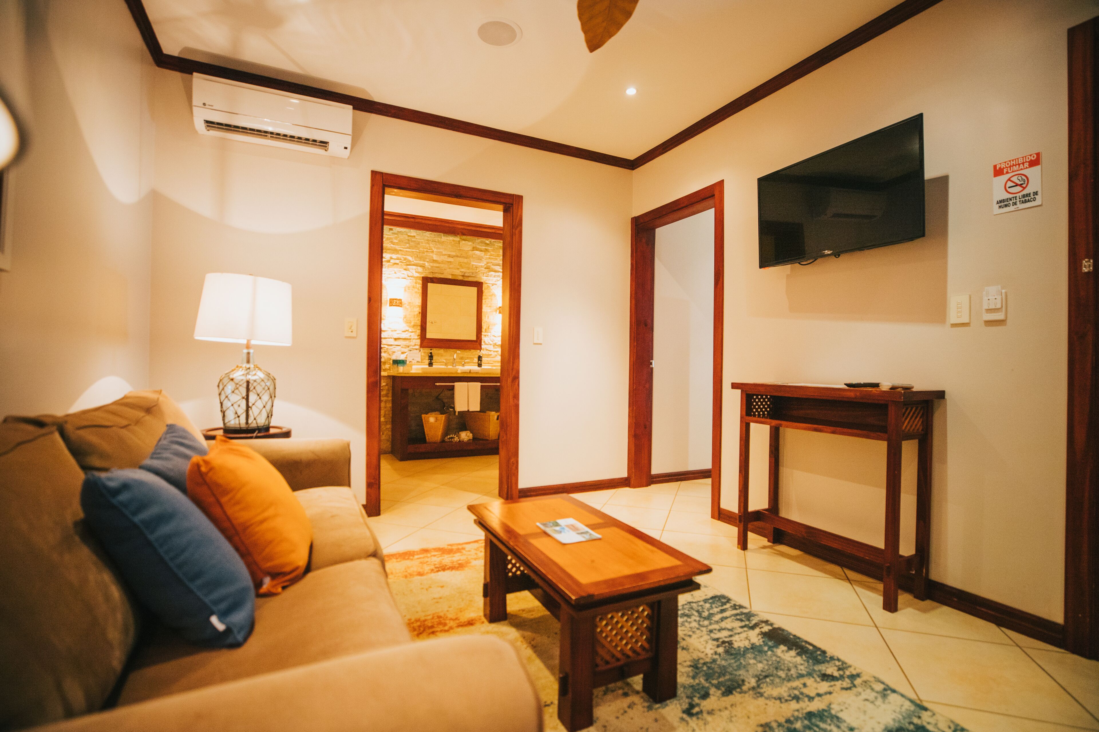 garden suite | living room | 29-inch lcd tv with cable channels, tv