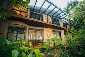 Ocean Front Suite King | In-room safe, desk, blackout drapes, free WiFi