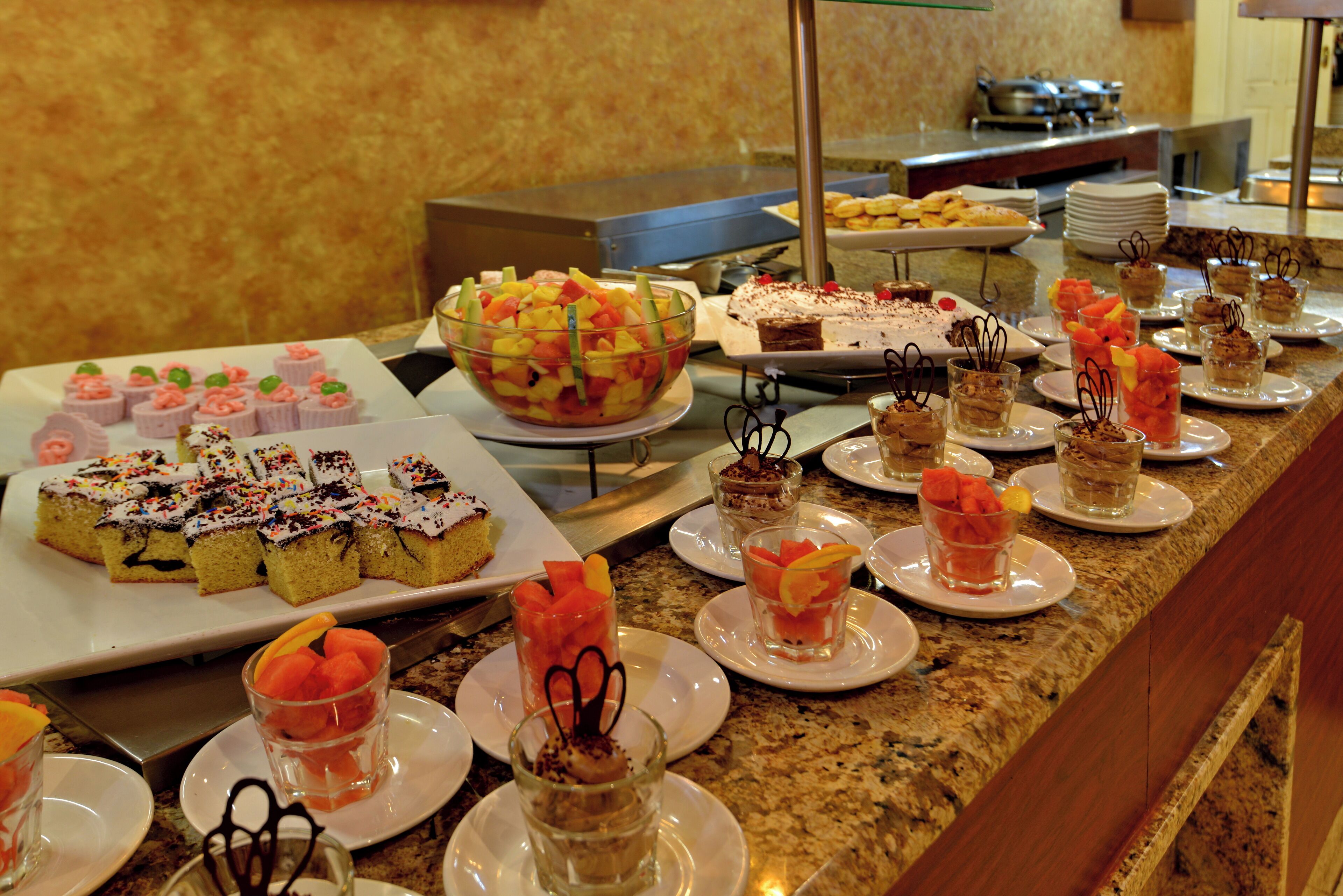 daily full breakfast (zwl 25 per person)