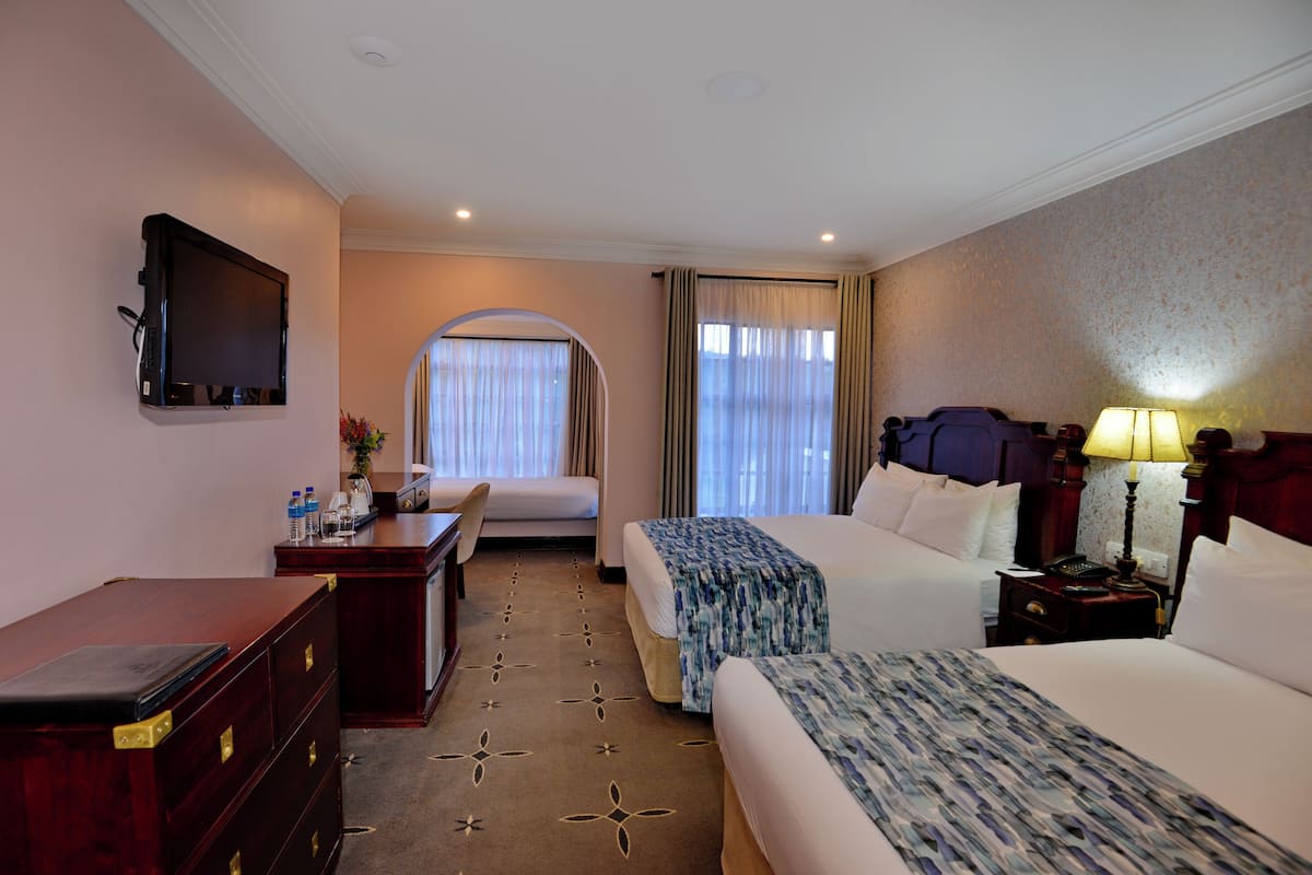 standard twin room | 1 bedroom, in-room safe, laptop workspace, iron/ironing board