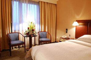Elite Room | Down comforters, minibar, in-room safe, desk