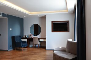 King Suite, Sea View | 1 bedroom, Egyptian cotton sheets, premium bedding, minibar