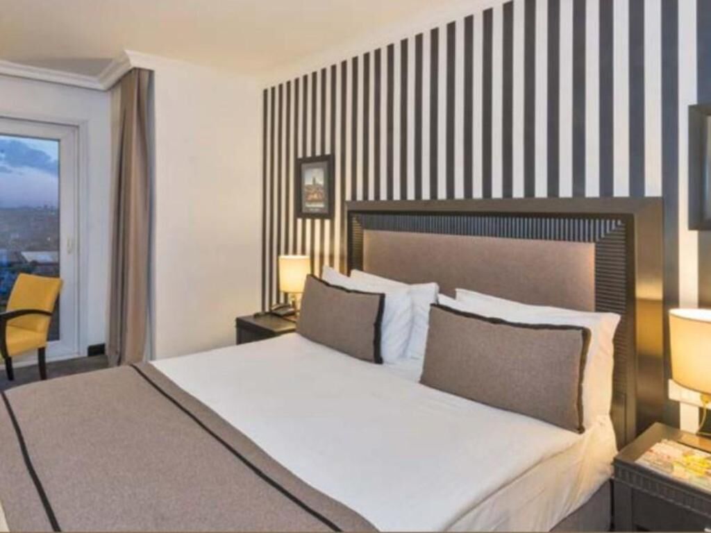 1 bedroom, premium bedding, minibar, in-room safe