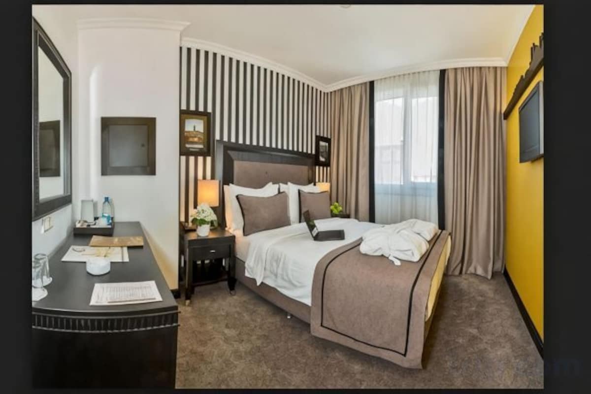Grand Deluxe Room