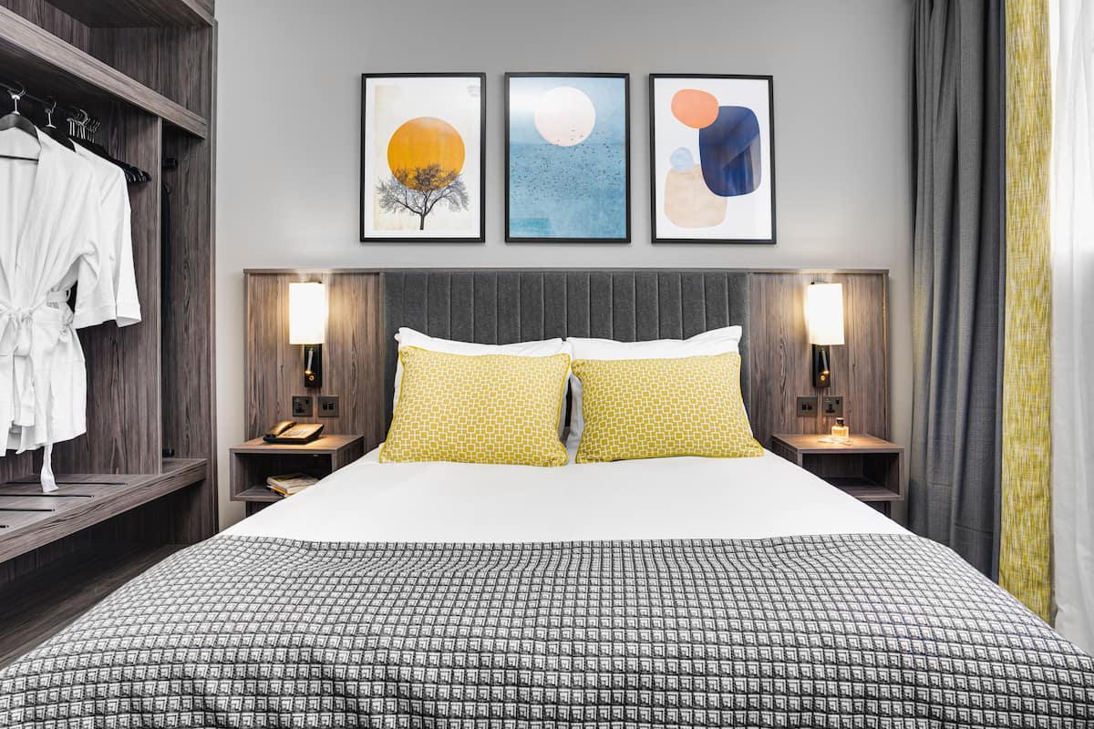 single room, 1 double or 2 single beds | 1 bedroom, premium bedding, in-room safe, desk