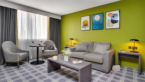1 bedroom, premium bedding, in-room safe, desk