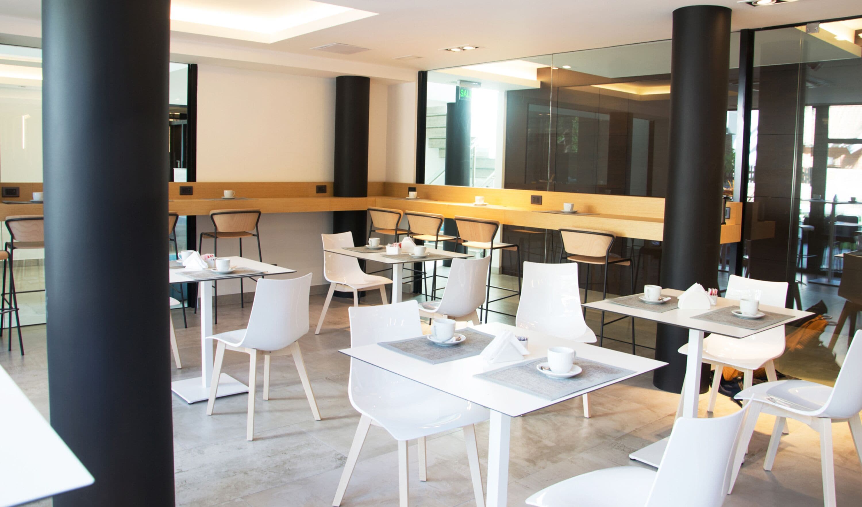 free buffet breakfast