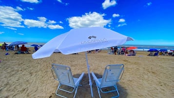 Una spiaggia nelle vicinanze