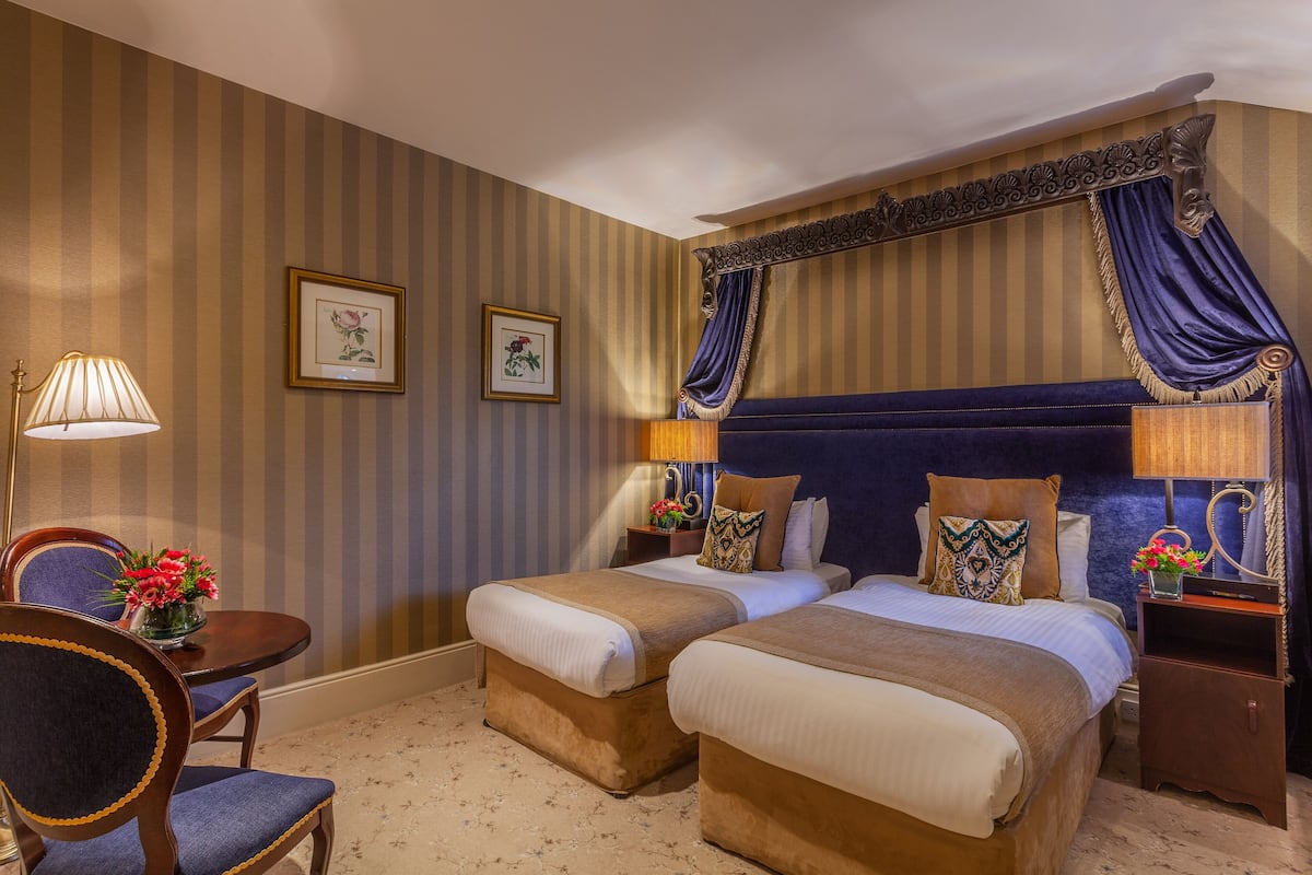 1 bedroom, individually decorated, individually furnished