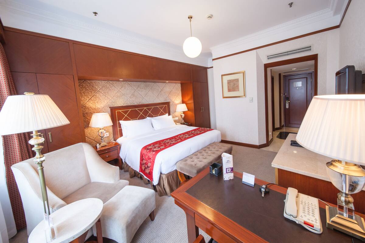 Deluxe Room, 1 King Bed, Non Smoking
