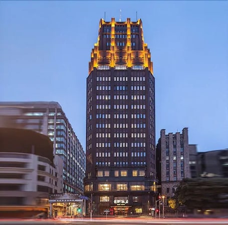 Front of property – evening/night. Jin Jiang Park Hotel