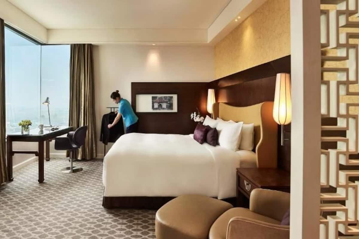 Down comforters, minibar, in-room safe, desk