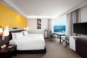 Premier Room, 2 Twin Beds, Lake View | Down comforters, minibar, in-room safe, desk - Pan Pacific Hanoi (Hanoi)