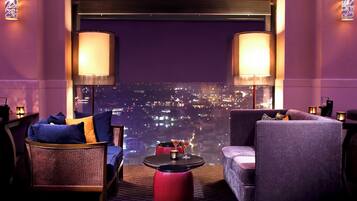 2 barer/lounger, lobbylounge og takterrassebar