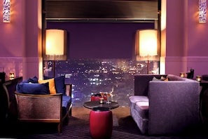 2 bars/lounges, lobby lounge, rooftop bar - Pan Pacific Hanoi (Hanoi)