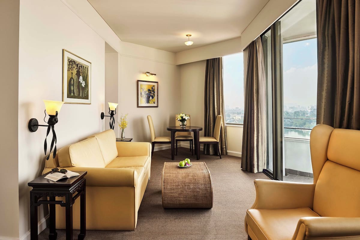 Studio Balcony Suite | Living area | Flat-screen TV
