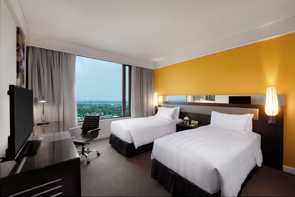 Deluxe Room, 2 Twin Beds | 1 bedroom, down comforters, minibar, in-room safe