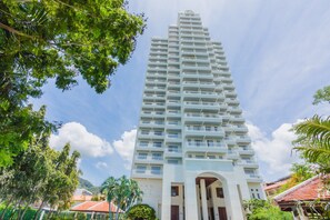 Building design - Waterfront Suites Phuket by Centara (Karon)