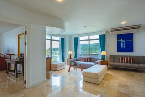 One-Bedroom Suite with Sea View | In-room safe, desk, iron/ironing board, free WiFi