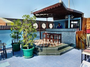 Outdoor pool - Knight Armour Hotel (Dubai)