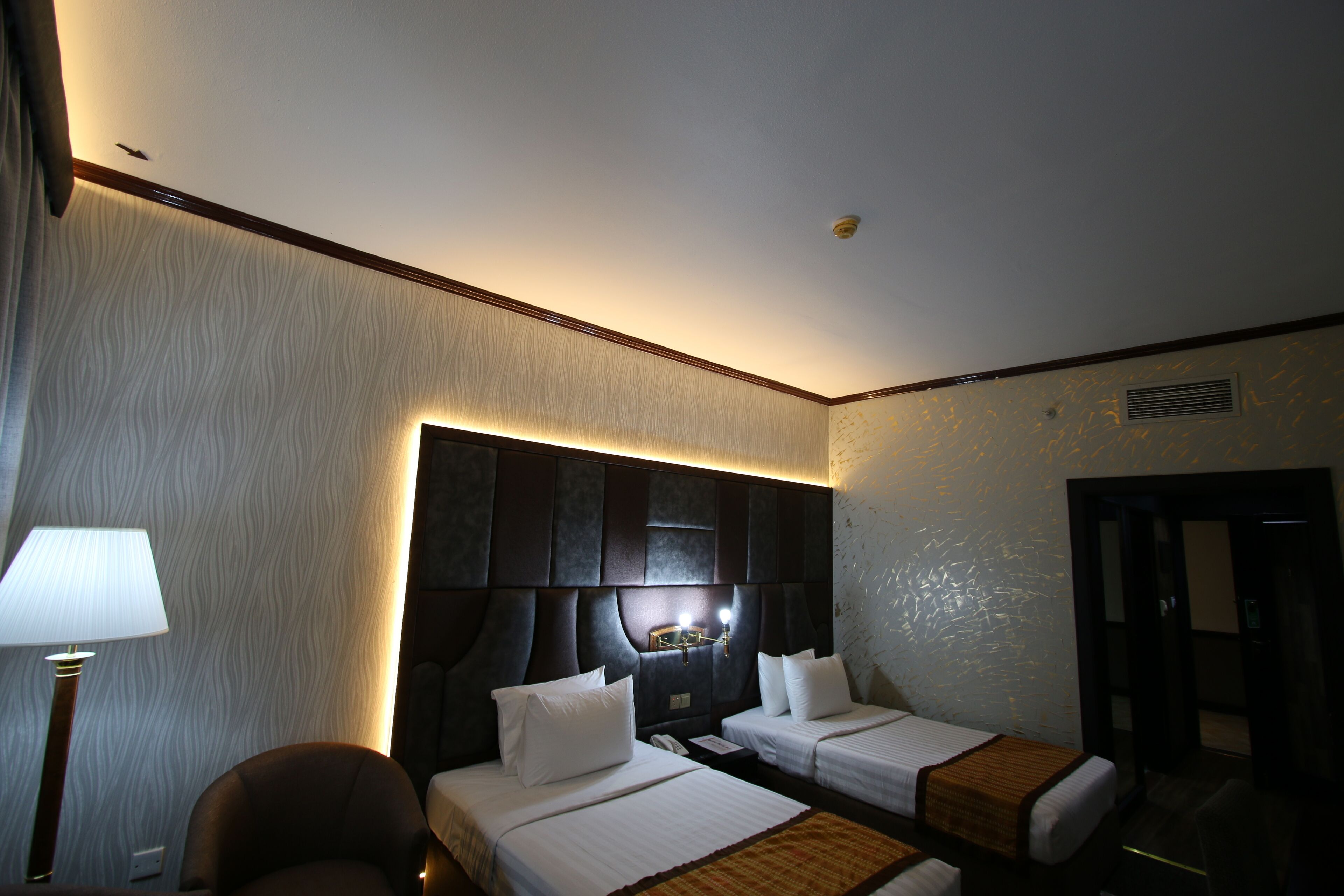 Photo - Knight Armour Hotel