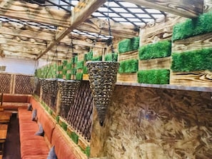 3 restaurants, breakfast served, Russian cuisine - Knight Armour Hotel (Dubai)