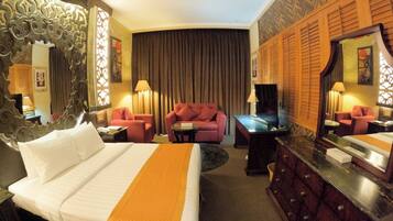 Yhden hengen deluxe-huone, kaupunkinäköala | Ylelliset vuodevaatteet, minibaari, tallelokero huoneessa, työpöytä