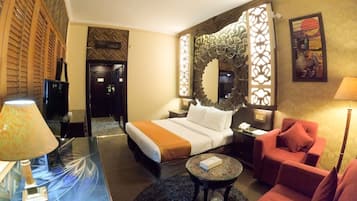 Phòng đôi hoặc 2 giường đơn Deluxe | Bộ đồ giường cao cấp, minibar, két bảo mật tại phòng, bàn