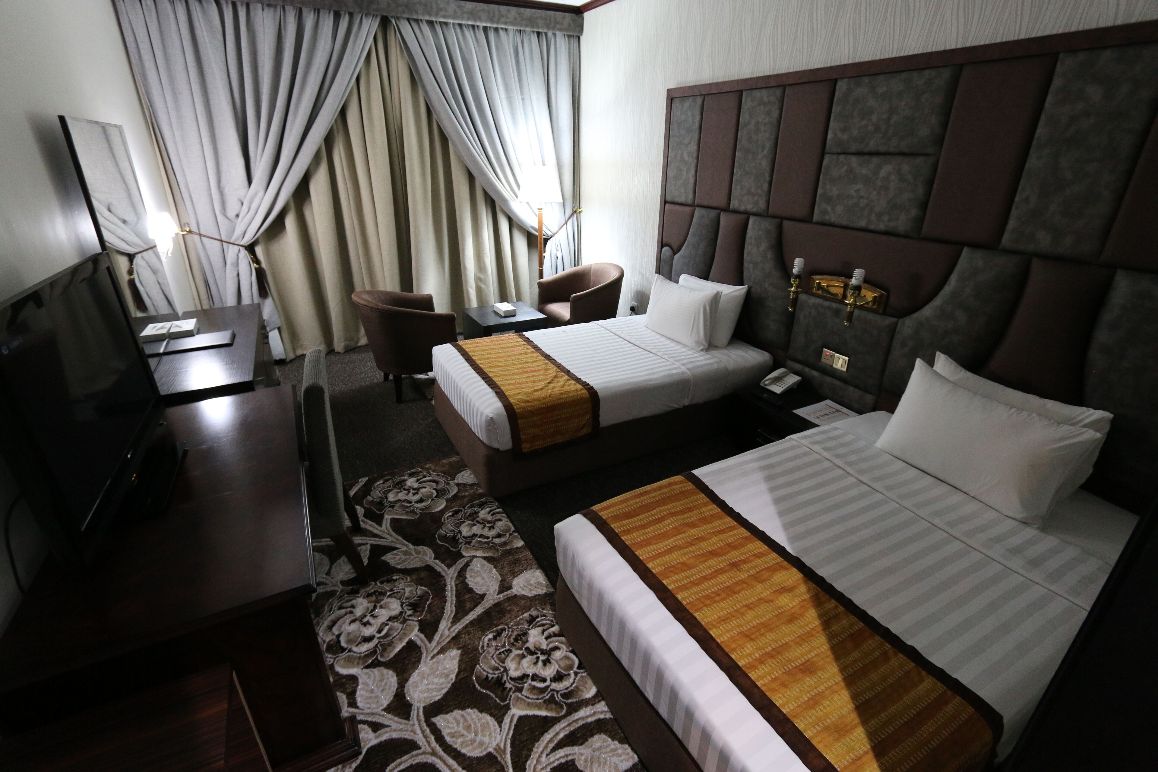 Photo - Knight Armour Hotel