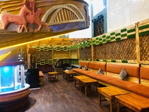Bar (on property) - Knight Armour Hotel (Dubai)