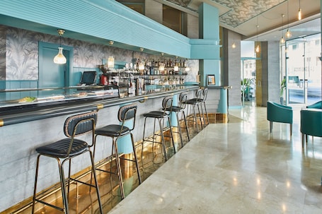 Bar (on property). Hotel Silken Reino de Aragón