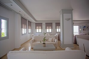 Interior - Yiannaki (Mykonos)