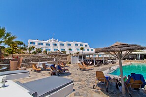 Outdoor pool, pool umbrellas, sun loungers