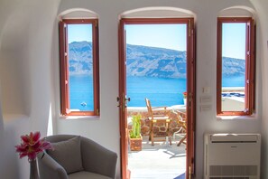 Suite, baignoire à jets, vue mer (Cave) | 1 chambre, coffres-forts dans les chambres, Wi-Fi gratuit, draps fournis