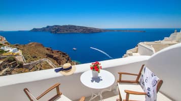 Honeymoon Suite, Hot Tub, Sea View (Cave) | Terrace/patio