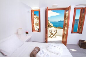 Standard Studio, Sea View (Cave) | 1 bedroom, in-room safe, free WiFi, bed sheets - Oia Mare Villas (Santorini)