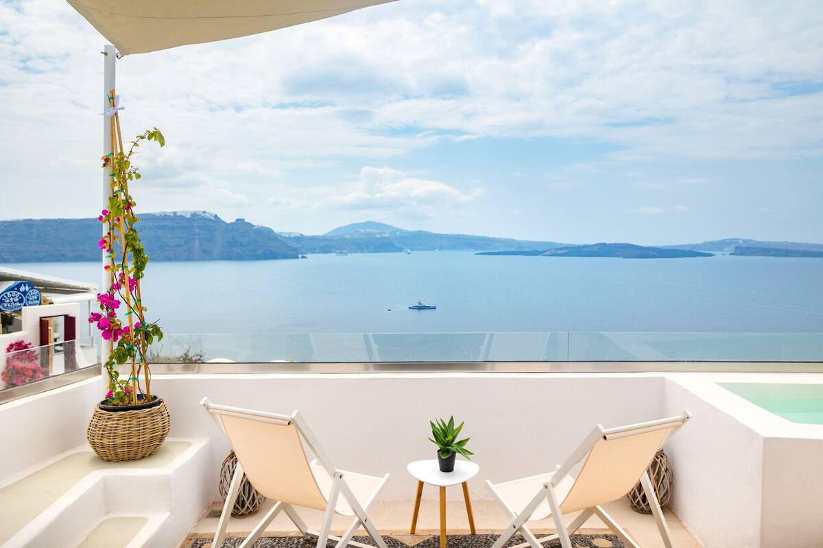 Luxury Villa Caldera & Volcano View 400meters from main hotel | 1 phòng ngủ, két bảo mật tại phòng 