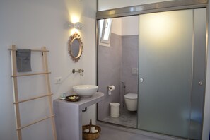 Classic Double Room | Bathroom - Andriani's Guest House (Mykonos)