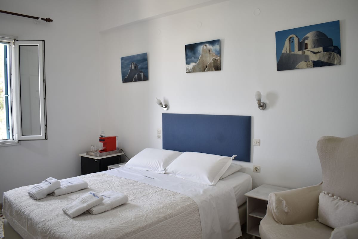 Chambre Double, vue mer | Surmatelas, coffres-forts dans les chambres, bureau
