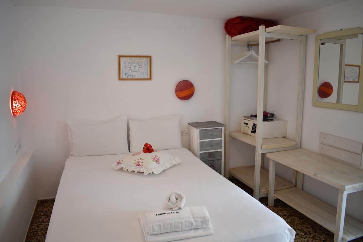 Chambre Simple Standard | Surmatelas, coffres-forts dans les chambres, bureau