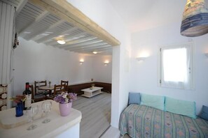 Apartamento família | Área de estar | TV LED