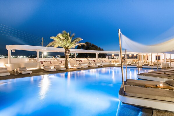 Outdoor pool, sun loungers