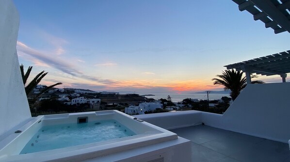 Suite junior, hidromasaje, vista al mar | Vista del balcón