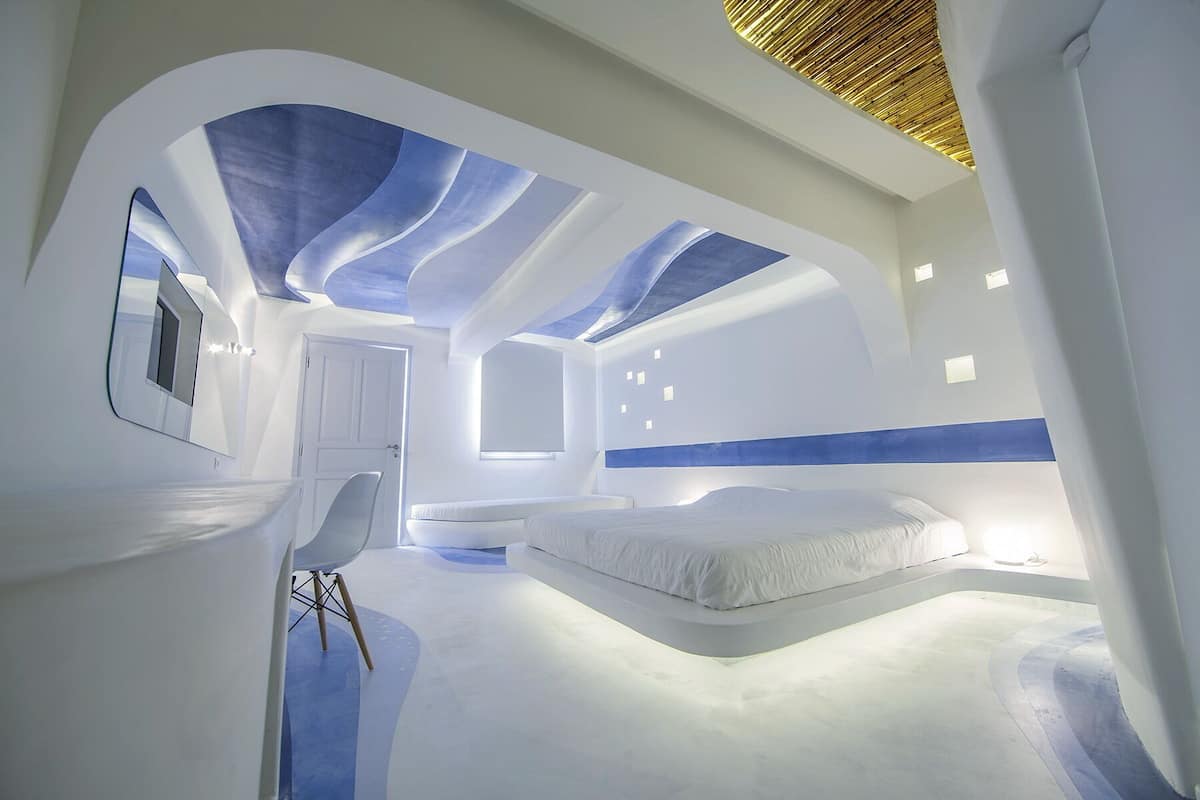 Kamer, hot tub, uitzicht op zwembad (Cocoon Room) | 1 slaapkamer, een minibar, een kluis op de kamer, een bureau