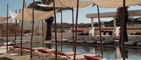Außenpool, Liegestühle